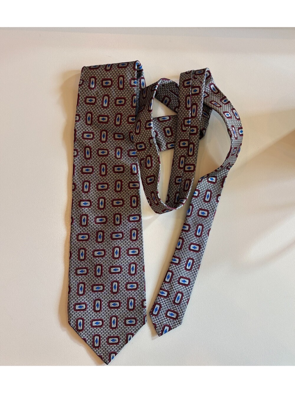 Ferrell Reed Men's Silk Necktie Grey Burgundy Blue Geometric Pattern Italy